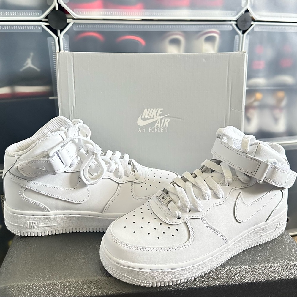 NEW NIKE AIR FORCE 1 Mid SZ 5